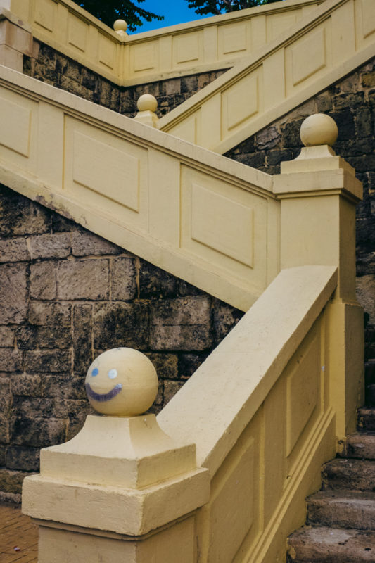 Escalera hacía la plaza San Roque (La Chanca, Almería)