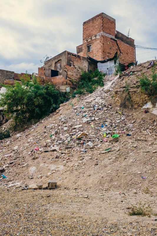 La casa sobre el terraplén