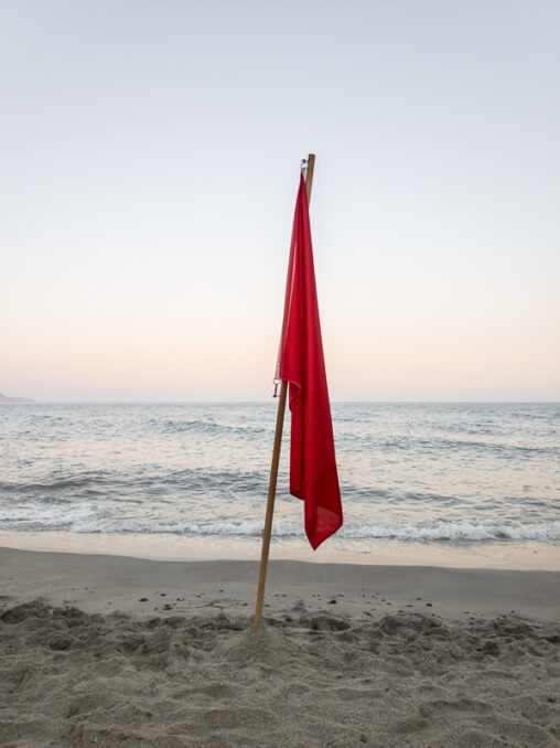 "Bandera roja" es una foto de Antonio Martínez para su blog instantes.net