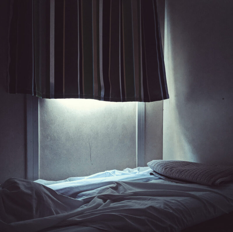 "Cortina y cama (3)" es una foto de Antonio Martínez para instantes.net